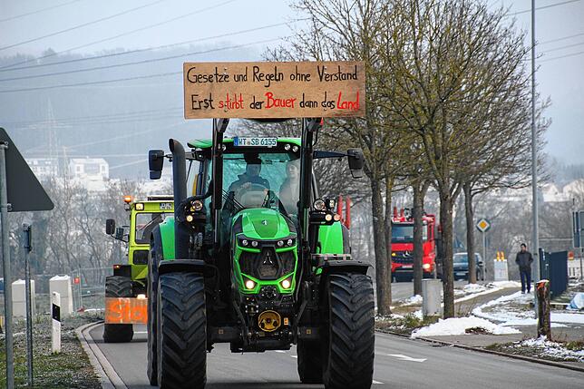 Bild 6: Korso mit 450 Fahrzeugen und Abschlusskundgebung &ndash; Das sind die Bilder