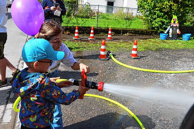 Bild 5: Zahlreiche Besucher beim Dorffest in Stahringen