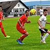 Bitter: Nach dem 1:1-Ausgleich durch Frank Trenkle (Mitte) kassierten die Löffinger gegen den SC Gottmadingen noch vier Treffer und ...