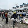 Kurz vor 9 Uhr im Konstanzer Hafen: Die Fahrgäste steigen in die MS Schwaben ein, um nach Meersburg überzusetzen.