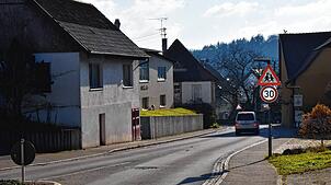 Der Lärmaktionsplan sieht Ausbau der 30er-Zonen in Heudorf und Eigeltingen vor. Hier in der Friedhofsstraße in Eigeltingen wurde Tempo ...