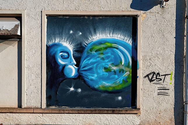 Graffiti an einer Wand der alten SABA-Gebäude.