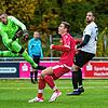 Flugeinlage: Der Bad Säckinger Keeper Leopoldo Visconti war beim Freistoß von Fabian Zumkeller zum 2:0 für die SG Weilheim/Gurtweil ...