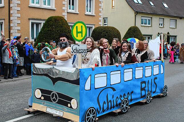 Eine der Gruppen beim Fasnachtssonntag-Umzug in Nenzingen.