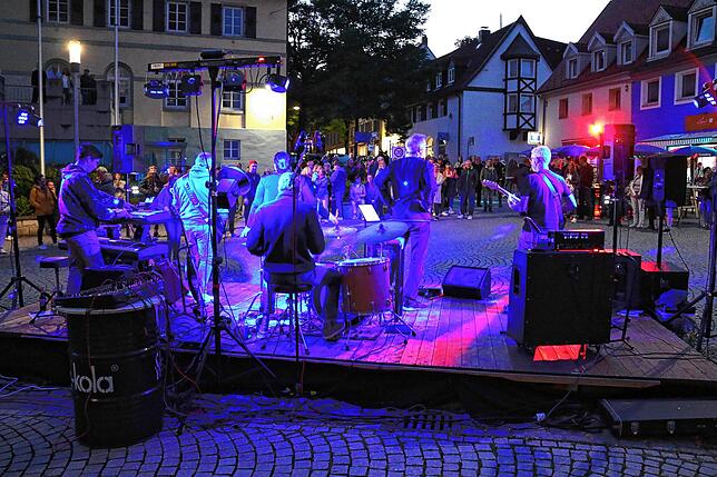 Bild 11: Raising Crown lässt Rocklegenden auferstehen