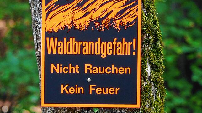 Mit Hinweisschildern wie diesem warnt das Kreisforstamt Waldshut vor erhöhter Waldbrandgefahr.