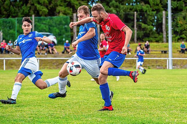 Bild 3: SG Höchenschwand/Häusern gewinnt gegen SV Stühlingen mit 2:1 – und wir haben Bilder!