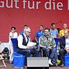 Beim Polit-Talk beim Stadtfest in Singen unterhalten sich die Teilnehmer zum Thema "Ständig am Ball für Demokratie". In der ersten Runde ...