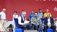 Beim Polit-Talk beim Stadtfest in Singen unterhalten sich die Teilnehmer zum Thema "Ständig am Ball für Demokratie". In der ersten Runde ...