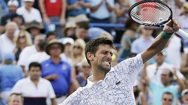 Der befreiende Sprung nach dem Sieg: Endlich hat Novak Djokovic auch in Cincinnati mal gewonnen.