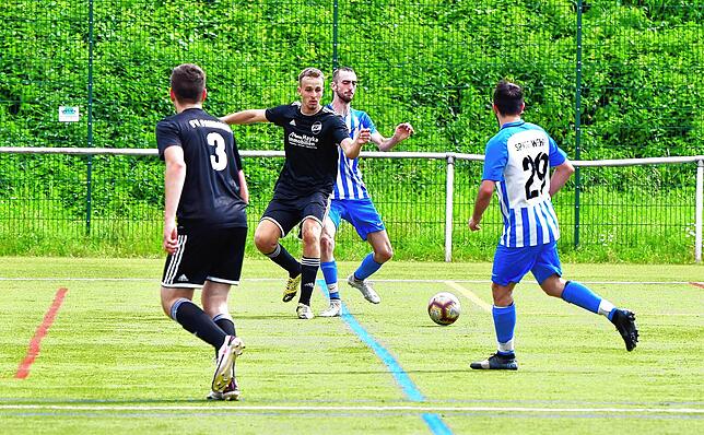 Bild 9: Spvgg. Wehr setzt sich bei der Qualifikation zum Rothaus-Bezirkspokal mit 2:0 gegen den FV Fahrnau durch &ndash; und wir haben Bilder!