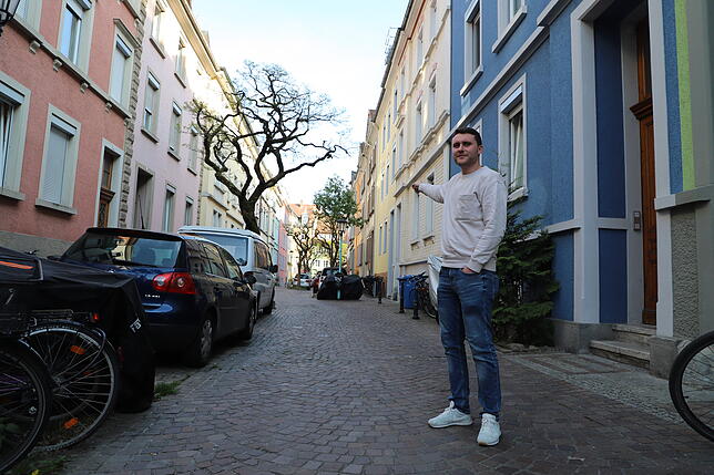 Lewis Kopp wohnt gern in der Zogelmannstraße, von Chill-Oasen in der verkehrsberuhigten Zone aber hält er nichts. Warum auch soll er auf ...