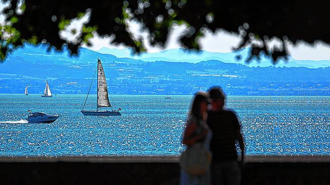 Ferienregionen wie Bodensee und Schwarzwald locken viele Urlauber an. Allerdings müssen diese sich derzeit auf höhere Preise einstellen, ...