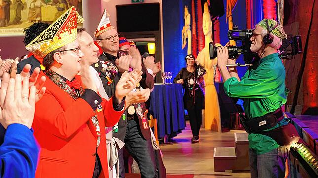 (Archivbild) Die SWR-Liveshow &bdquo;Konstanzer Fasnacht aus dem Konzil&ldquo; sorgt &ndash; wie hier im Jahr 2023 &ndash; für Stimmung ...