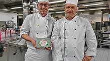 „Ich liebe vegan“ – der Spruch auf dem Schild passt zur Umstellung der Küche des Schwarzwald-Baar-Klinikums. Der vegane Koch Frank Wälde ...