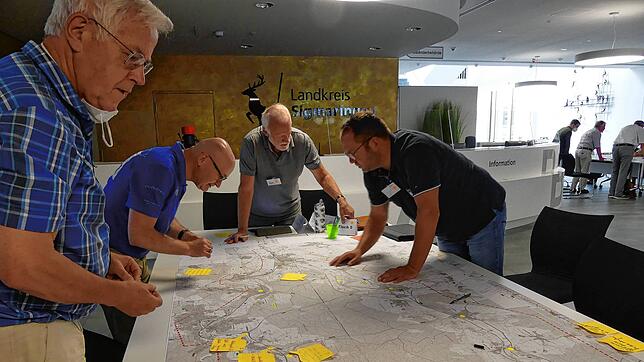 Im Rahmen eines Workshops brachten sich Bürger aus den betroffenen Gemeinden in die Planungen für eine neue Trasse der Bundesstraße 311 ...
