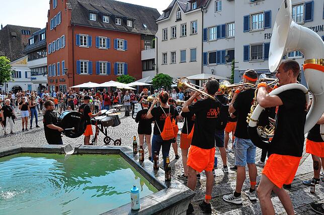 Stimmung gibt es auch auf der Hofstatt mit den Lauchringer Ruinä Dängler.