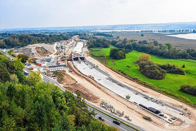 Blick auf den B33-Tunnel: Das Bauwerk soll die Reichenau Waldsiedlung vor Verkehrslärm schützen.