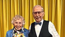 Das rüstige Ehepaar Elfriede und Gerhard Presch feierte im Rosendorf seine diamantene Hochzeit. Bild: Bettina Ebi