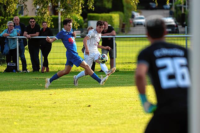 Bild 5: FC Erzingen gewinnt Derby beim SV Jestetten vor 400 Zuschauern mit 3:1 – und wir haben Fotos!