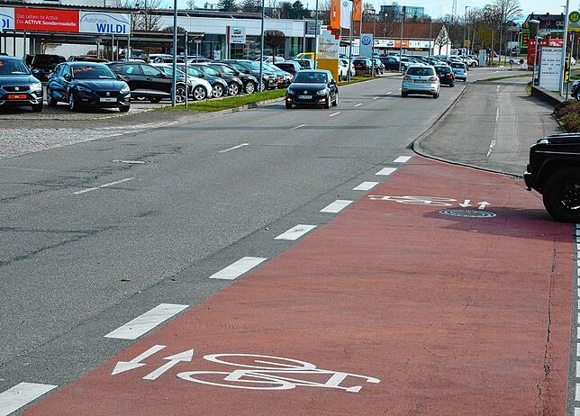 Der Radweg an der Zeppelinstraße wird an den Einmündungen als zu gefährlich empfunden. Außerdem besteht der Wunsch nach einem ...