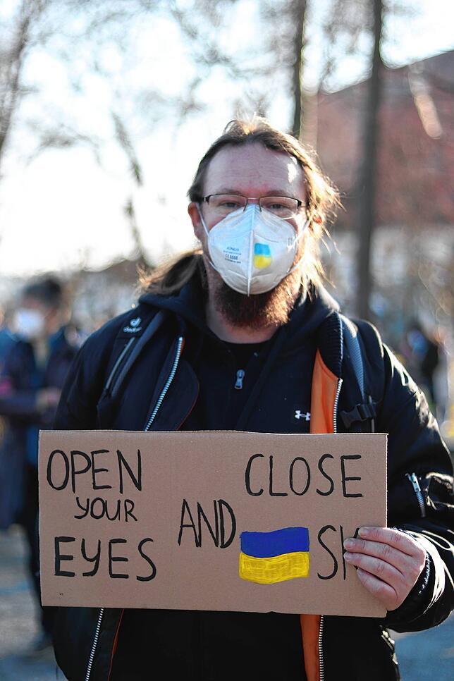 Bild 4: Gesichter der Solidarität: Warum Menschen gegen den Ukraine-Krieg demonstrieren