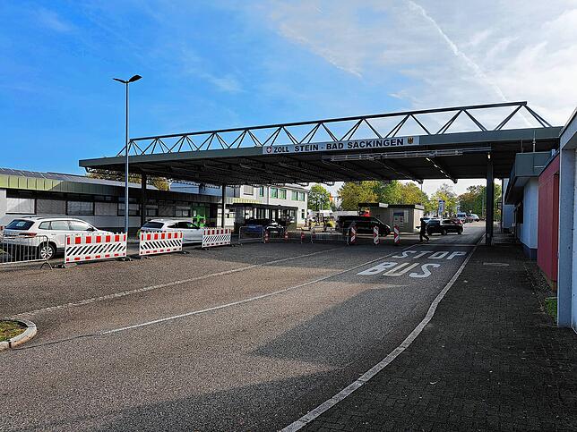 Am Tag nach der Ankündigung verstärkter Grenzkontrollen ist am Grenzübergang Bad Säckingen/Stein nicht mehr los als sonst, der ...