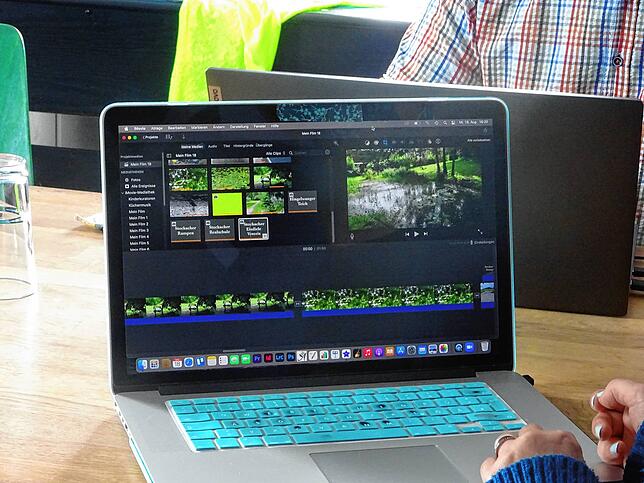 Wie ein Film entsteht: Mit viel Nachbearbeitung am Laptop.