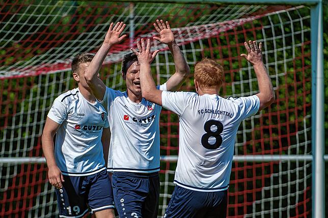 Bild 1: FC Schlüchttal gewinnt beim FC Wallbach mit 4:2 &ndash; und wir haben Bilder!
