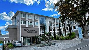 Um rund 1,25 Meter höher werden soll der Hauptbau von Buchinger Wilhelmi. Was die vor allem die unmittelbaren Nachbarn ärgert, ist ...