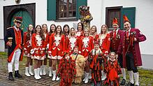 Die Zunftgarde mit Zunftmeister Robert &bdquo;Flepp&ldquo; Müller (rechts), seinem Stellvertreter Patrick Liewer und Narrenpolizist ...