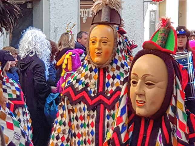 Bild 21: So bunt ist der Umzug beim großen Narrentreffen in Tiengen
