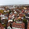 Blick über von der Münsterplattform über die Konstanzer Altstadt: Manche Dächer werden aus Denkmalschutzgründen nie mit Solarmoduen ...