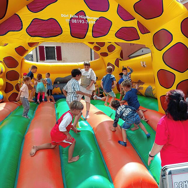 Die Hüpfburg war bei den Kindern ein Renner am Familiensonntag.