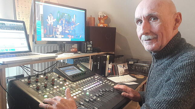 Till Erb in seinem Tonstudio in Jungholz.