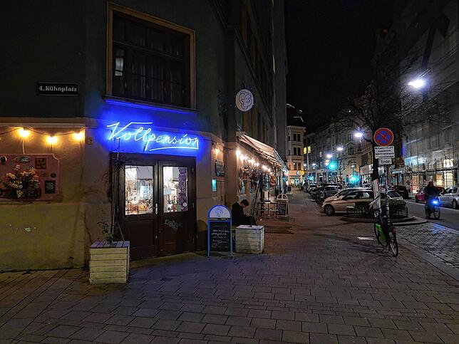 Café Vollpension, hier das 2015 eröffnete Lokal in der Schleifmühlgasse.