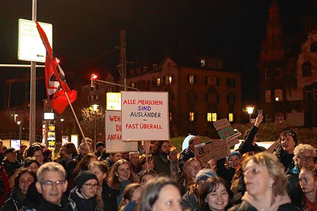 Bild 17: Konstanz geht für Zusammenhalt und Demokratie auf die Straße: Bilder