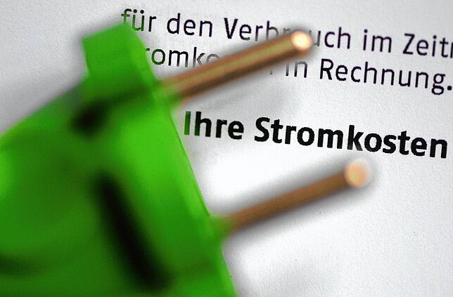 Eine Familie kann kaum noch ihre Stromkosten bezahlen.