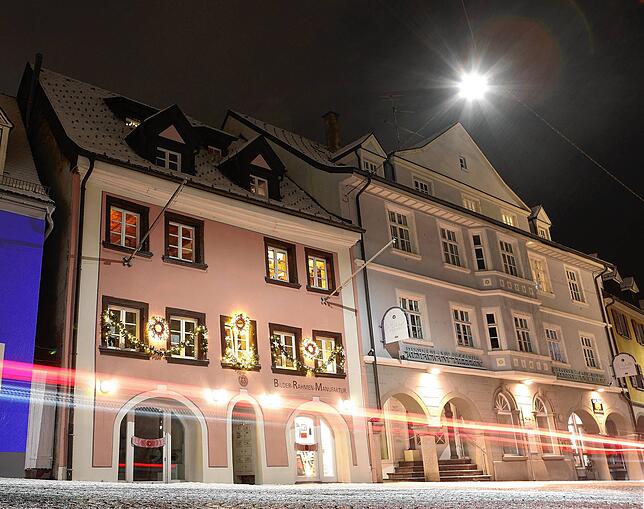 Manch schön geschmücktes Haus gibt es in der Karlstraße.