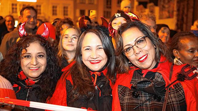 Bild 1: Auf dem Stephansplatz sprühen die Funken &ndash; hier endet die Konstanzer Fasnacht