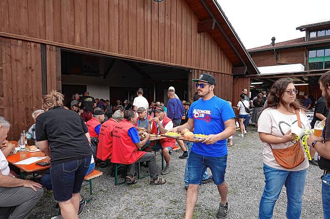 Bild 8: Hotzenwald: Oldtimer-Treffen mit Live-Musik