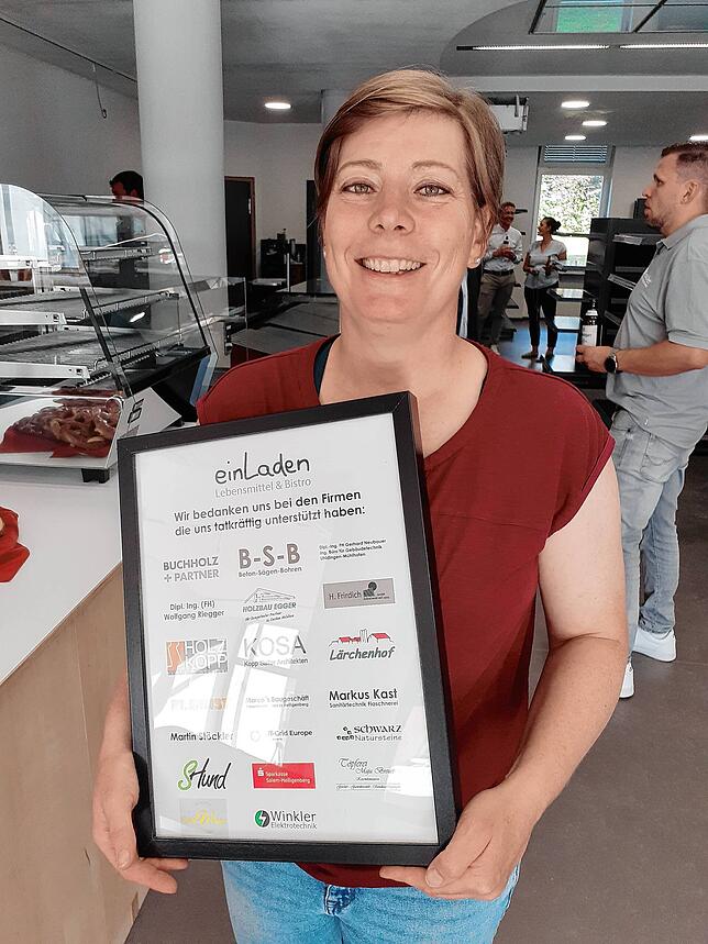 einLaden-Geschäftsführerin Carolin Ast hat eine kleine Dankestafel vorbereitet.