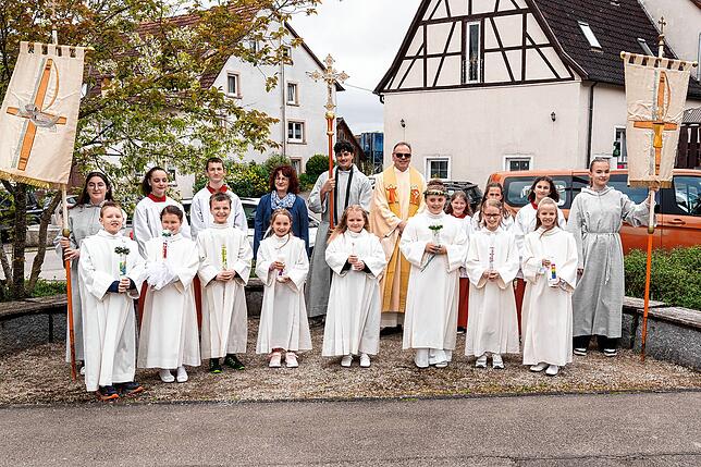 In Unadingen feierten am Samstag, 26. April, acht Kinder aus Unadingen und Bachheim das Fest ihrer Erstkommunion. Das Motto „Du bist ein ...