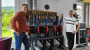Giuseppe Gieri (rechts) gemeinsam mit seinem Partner Ahmed Elsherbini im Stellwerk.