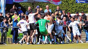 So jubelten die Spieler der SG Schwarzwald Union, nachdem sie das Topspiel in der Nachspielzeit gedreht hatten.