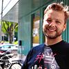 Matthias Helmke vor dem Haus, in dem sich die &bdquo;Traumwohnung&ldquo; befinden soll.