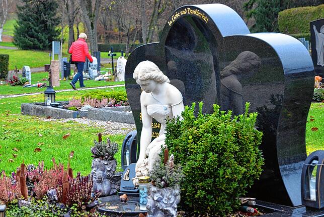 Von allen gewünscht wird, dass der Stadtbus auch den Friedhof anfährt. Die Freien Wähler hatten sich zuerst und seither vehement dafür ...