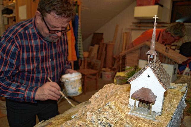 Markus Kiefer ist zufrieden: Er findet, der Nachbau der Kapelle aus seiner Heimat sei ihm äußerst gut gelungen.