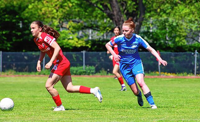 Bild 10: B-Juniorinnen des Hegauer FV unterliegen dem SC Freiburg! Das sind die Bilder des Endspiels