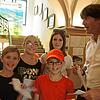 Mittlerweile sind diese Kinder groß &ndash; doch dieses Bild mit Jogi Löw beim Empfang zur 900-Jahr-Feier im Jahr 2013 wird ihnen wohl ...